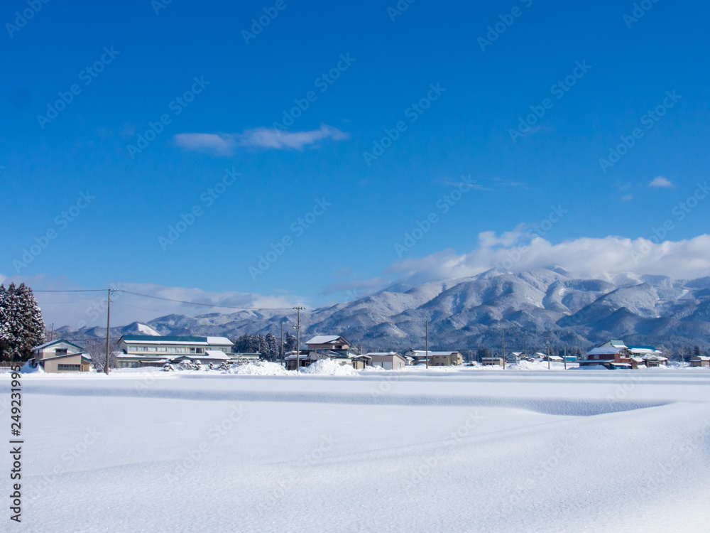 秋田県　大仙市　冬　雪　景色　日本の風景　青空