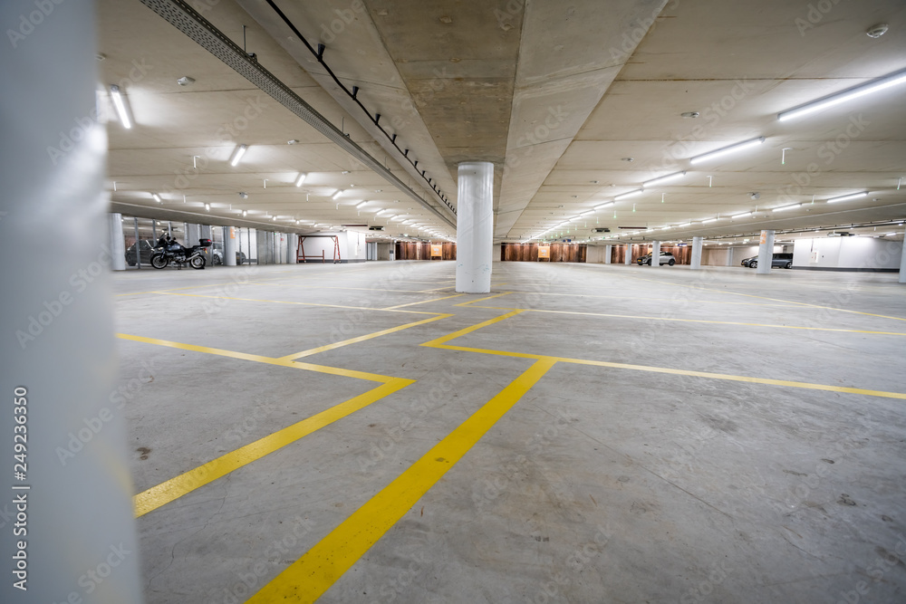 Fototapeta premium an underground garage