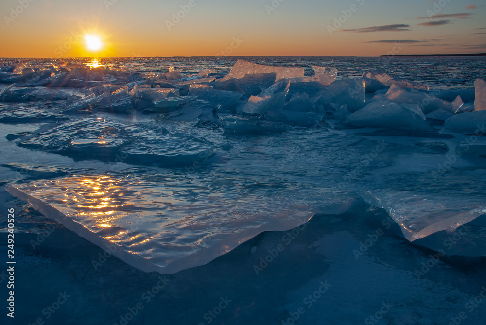 Naklejka premium 520-49 Ice View, Green Bay Sunset