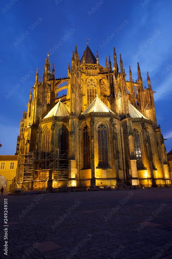 st vitus cathedral at night