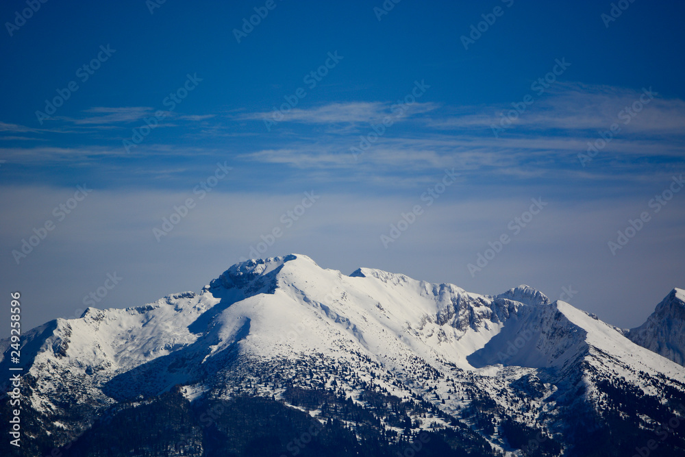 Inizia l'inverno sulle montagne dell'Alpago, in Provincia di Belluno, Italia