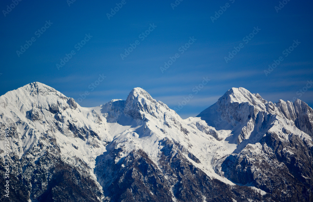 La prima neve sulle bellissime montagne dell'Alpago,nella provincia di Belluno,Italia