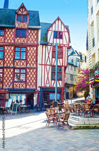 Eglise St Pierre square