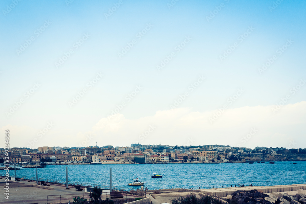 Obraz premium seafront of Ortygia (Ortigia) Island, view of Syracuse, Sicily, Italy.