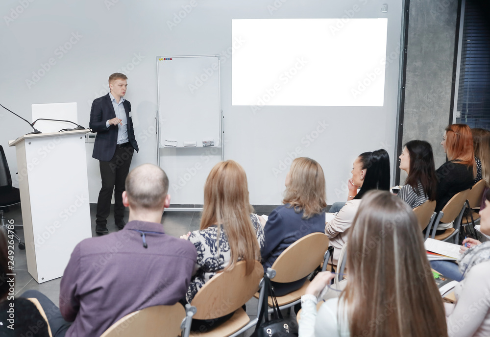 Fototapeta premium businessman conducts training for the business team