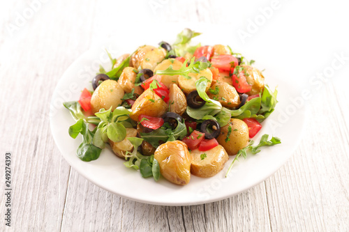 potato salad with tomato and olive