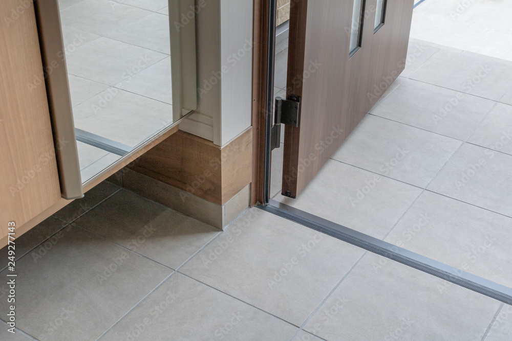 Obraz premium 新築住宅の玄関