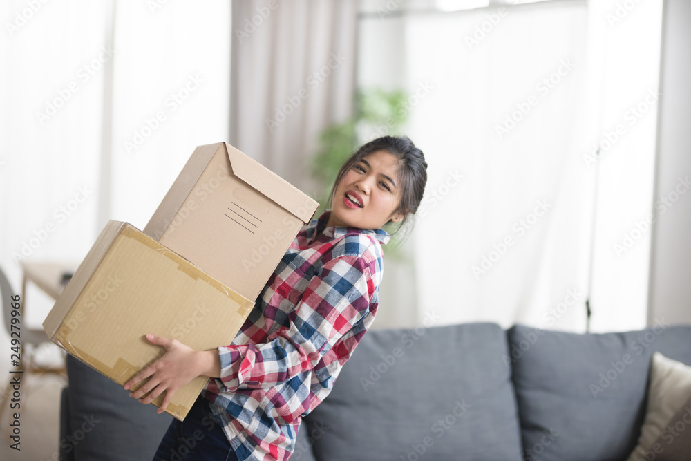 引越し・女性 引越し・女性