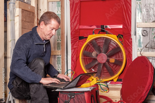 blower door test  photo