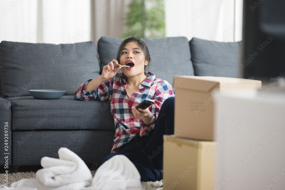 引越し・女性 引越し・女性