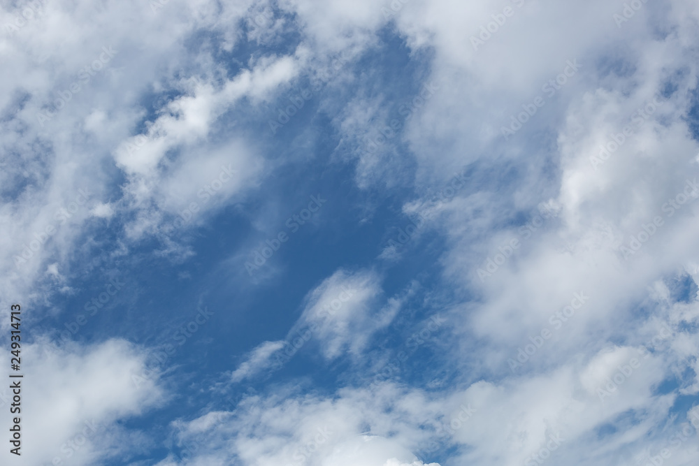 Obraz premium Beautiful blue sky with clouds