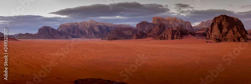 Obraz Panorama pustyni Wadi Rum, Jordania, Bliski Wschód