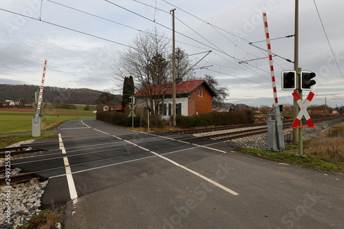 Bahnübergang mit Schranke photo