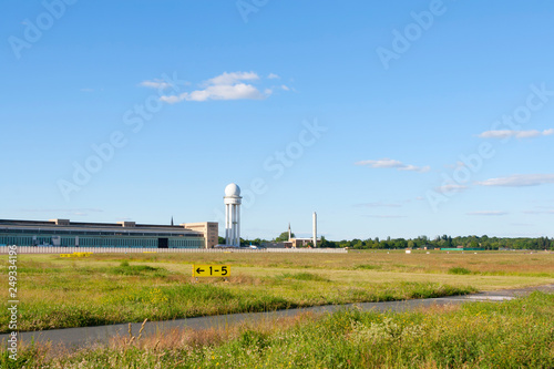 Photography Tempelhofer Feld mit Hangar und radarturm
