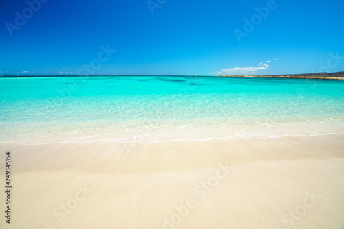 white sand on the beach of turquoise bay, cape range, western australia 30 © Christian B.