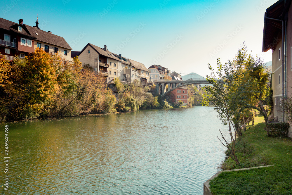 Fototapeta premium Die Altstadt von Waidhofen an der Ybbs im Herbst, Mostviertel, Niederösterreich, Österreich,