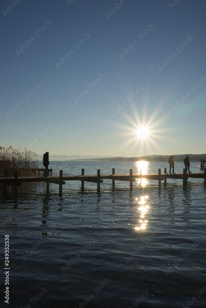 Sonnenuntergang am Starnberger See im Winter Sonnenuntergang am Starnberger See im Winter