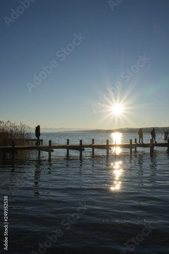 Sonnenuntergang am Starnberger See im Winter