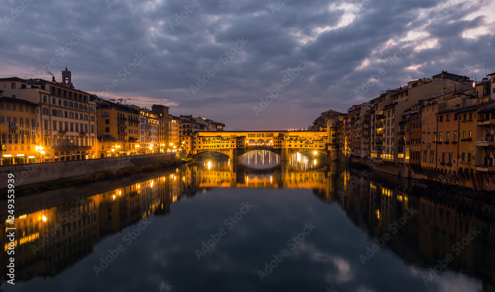 Ponte Vecchio at sunset, Florence, Tuscany, Italy.
