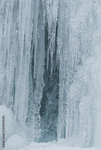 ice - cold season concept © UMB-O