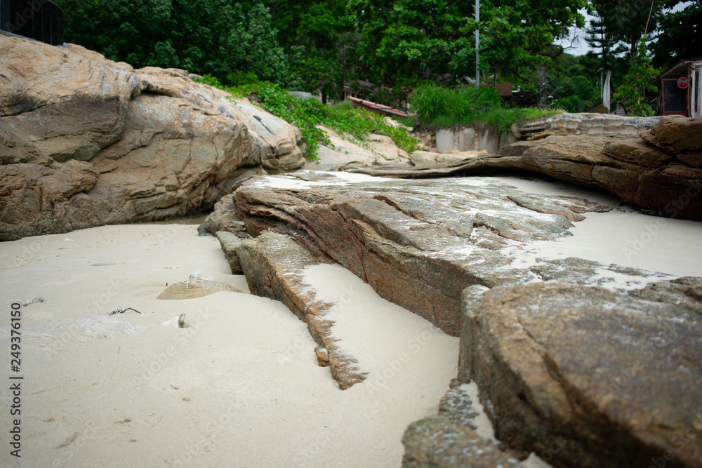 Fototapeta premium flaky rocks on yhe thailand beach