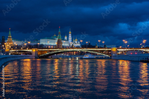 night view of kremlin and river in moscow russia, ночной вид на кремль с включенной подсветкой