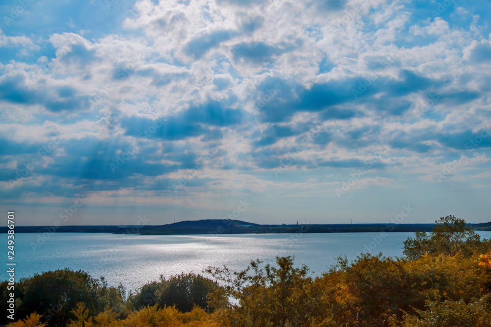 Obraz premium Beautiful autumn views of lake landscape with reflection of blue sky and sunlight in sunrise.
