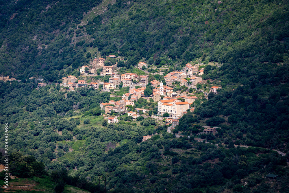 Le village d'Ota, Corse