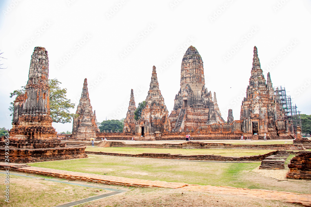 Fototapeta premium Wat Chaiwatthanaram Temple in Ayutthaya, Thailand