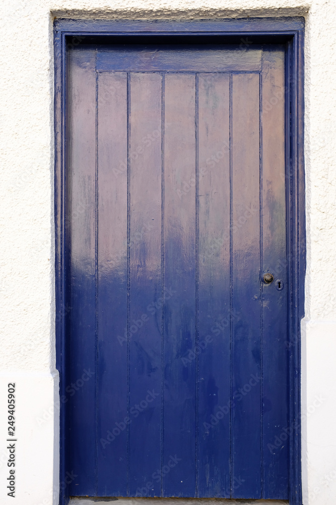 Puerta azul