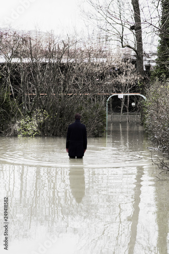 La réflexion sur l'avenir de la planète  photo