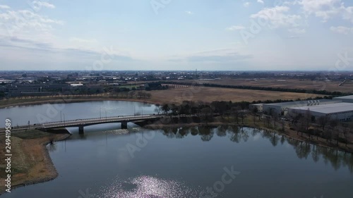 水のある公園の風景