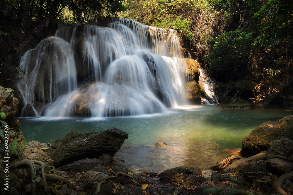 Obraz premium A beautiful view of Huay Mae khamin waterfall at Kanchanaburi province in Thailand. traveling and attractions concept