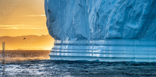 Foto Iceberg at sunset