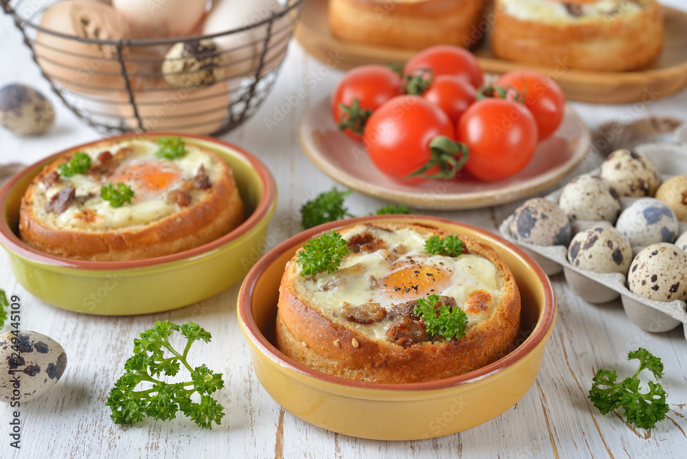 Baked egg in bun Baked egg in bun