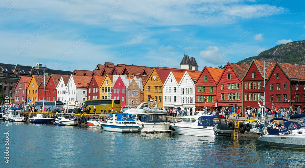 Obraz premium Colorful houses and pier in the historic Bergen. Norway