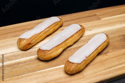 Eclair crispy creamy cake w...