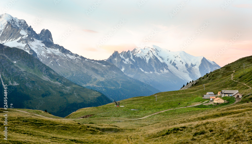 Obraz premium T.m.b hiking trial 