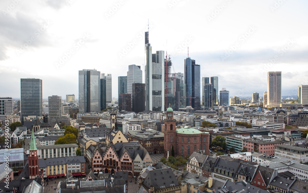 Obraz premium View from the survey platform of a skyscraper to Frankfurt in which modern and historical buildings are combined