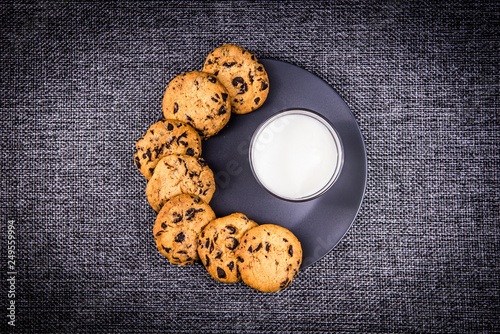Quadro em tela A glass of milk with chocolate chip cookies.
