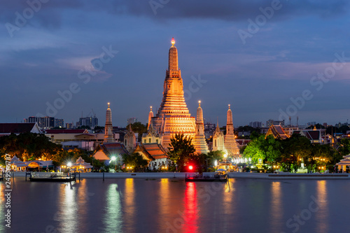 Wat Arun Temple at twilight in Bangkok, Thailand. © naruecha