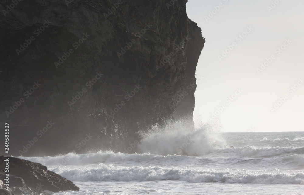 surge and rocks - II - Trebarwith - Cornwall - UK