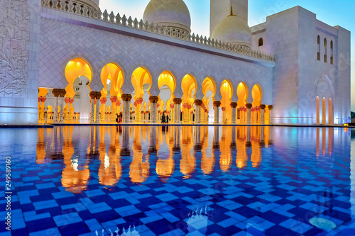 Reflections of the golden w...