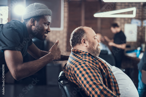 Hairstylist man show thumb up to client