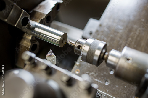 旋盤で部品製作