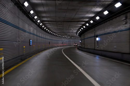 drive in tunnel © jiwhan