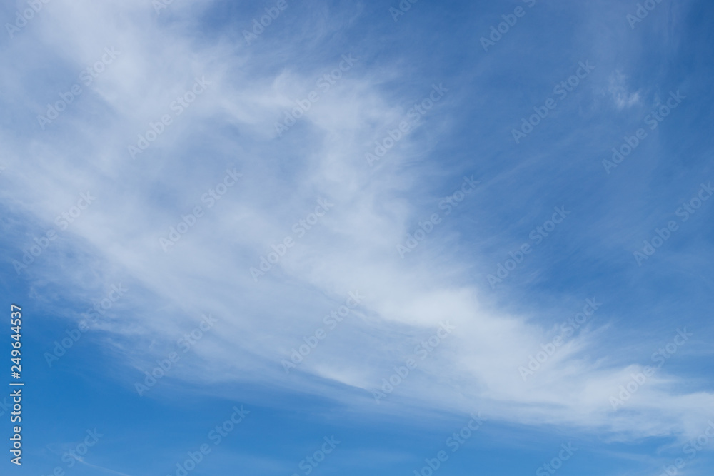 Obraz premium Thin white clouds on a blue sky.