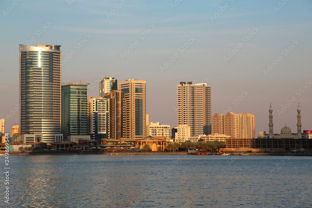 Fototapeta premium Panorama miasta Sharjah, Zjednoczone Emiraty Arabskie
