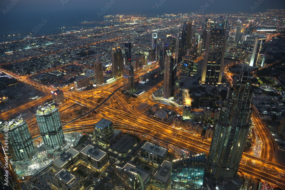 Obraz premium View on evening Dubai downtown, United Arab Emirates