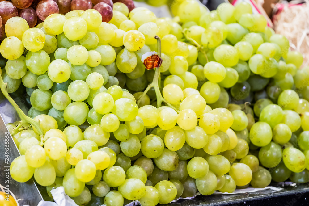 Raisin blanc sur un marché